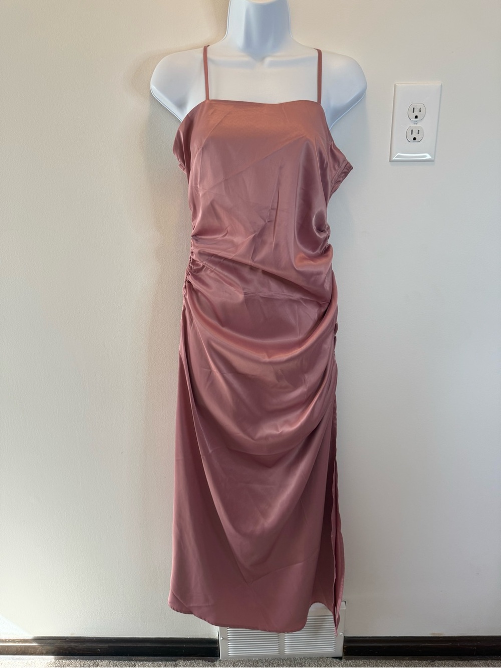 Adjustable Ruching side midi satin dress. Side slit…